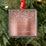Rose aus gebürstetem Metall, Gold Rosa Glitzer Mon Ornament Aus Metall<br><div class="desc">Rose Gold - Rosa Imitate Foil Metallic Sparkle Glitzer gebürstete Metal Monogram Name und Erstmaliges Weihnachtsdekor. Das macht den perfekten 16 Geburtstag,  Hochzeit,  Brautparty,  Jubiläum,  Babydusche oder Junggeselinnen-Abschied Geschenk für jemanden,  der Lieben glamourösen Luxus und schicke Stile.</div>