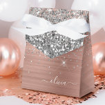 Rose aus gebürstetem Metall Gold Silber Glitzer Mo Geschenkschachtel<br><div class="desc">Rose Gold - Blush Pink und Silver Imitate Foil Metallic Sparkle Glitzer gebürstete Metal Monogram Name und Initial Paper Party Geschenkboxen Dies macht die perfekte 16 Geburtstag,  Hochzeit,  Brautparty,  Jubiläum,  Babydusche oder Junggeselinnen-Abschied Geschenk für jemanden,  Lieben Glanz Luxus und Chic Stile.</div>