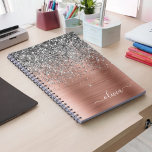Rose aus gebürstetem Metall Gold Silber Glitzer Mo Notizblock<br><div class="desc">Rose Gold - Schwarz Rosa und Silber Imitate Foil metallic Sparkle Glitzer gebürstete Metal Monogram Name Spiral Notebook Planner. Das macht den perfekten 16 Geburtstag,  Hochzeit,  Brautparty,  Jubiläum,  Babydusche oder Junggeselinnen-Abschied Geschenk für jemanden,  der Lieben glamourösen Luxus und schicke Stile.</div>