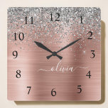 Rose aus gebürstetem Metall Gold Silber Glitzer Mo Quadratische Wanduhr<br><div class="desc">Rose Gold - Rosa- und Silberne Imitate Foil metallic sparkle Glitzer gebürstete Metal Monogram Name Clock. Das macht den perfekten 16 Geburtstag,  Hochzeit,  Brautparty,  Jubiläum,  Babydusche oder Junggeselinnen-Abschied Geschenk für jemanden,  der Lieben glamourösen Luxus und schicke Stile.</div>