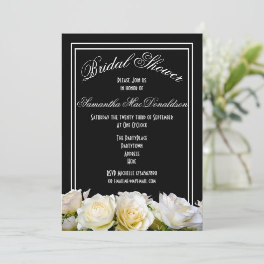 Rose aus schwarzem Brautparty Einladung (Stehend Vorderseite)
