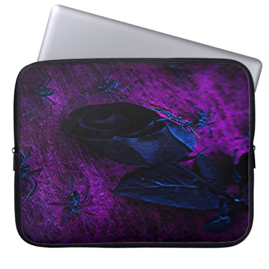 Rose aus schwarzem Material, Schwarze Spinnen Laptopschutzhülle (Vorderseite)