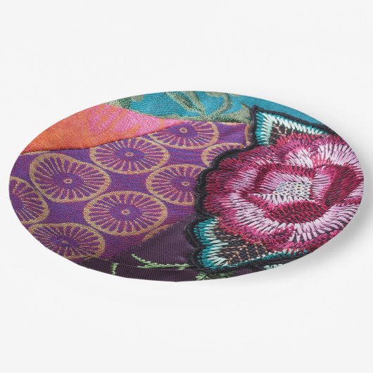 Rose Blume bestickt aussehen boho lila Pappteller (Schrägansicht)