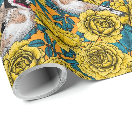 Rose Blume und Goldflossenvögel Geschenkpapier (Rolleneckpunkt)