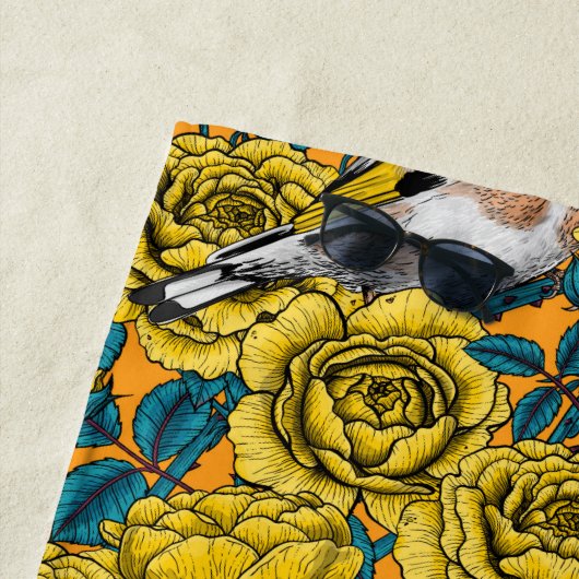 Rose Blume und Goldflossenvögel Strandtuch (Beispiel)