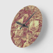 Rose camouflage pattern on tiled wall background runde wanduhr (Winkel)