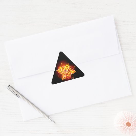Rose des blühenden Feuers Dreieckiger Aufkleber (Umschlag)