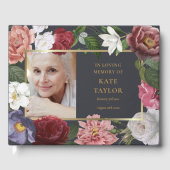 Rose florieren auf Beerdigung des Gedächtnisses zu Gästebuch (Vorderseite)