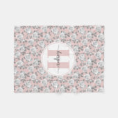 Rose Garden Monogram Pink Fleecedecke (Vorderseite (Horizontal))