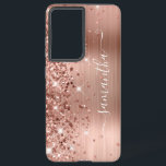 Rose Glitterie Foil Girly Signature Samsung Galaxy Hülle<br><div class="desc">Girly Imitate funkelnd Rose Gold Glitzer Highlights auf der links Kante, über ein Imitat rot und Rose Gold ombre brushed Metal-Folie. Die moderne, mädchenhafte Unterschrift besticht durch einen eleganten Schriftart aus weißer Kalligraphie mit dekorativen Schwänzen in vertikaler Form. Passen Sie die Stile des Schriftartes an oder verschieben Sie die glitzernden...</div>