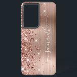 Rose Glitterie Foil Girly Signature Samsung Galaxy Hülle<br><div class="desc">Girly Imitate funkelnd Rose Gold Glitzer Highlights auf der links Kante, über ein Imitat rot und Rose Gold ombre brushed Metal-Folie. Die moderne, mädchenhafte Unterschrift besticht durch einen eleganten Schriftart aus weißer Kalligraphie mit dekorativen Schwänzen in vertikaler Form. Passen Sie die Stile des Schriftartes an oder verschieben Sie die glitzernden...</div>