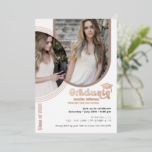 Rose Gold Abschluss 2 Fotos Einladung (Stehend vorne)