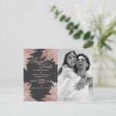 Rose Gold Blätter auf Schwarz Save the Date Postka Ankündigungspostkarte (Stehend Vorderseite)