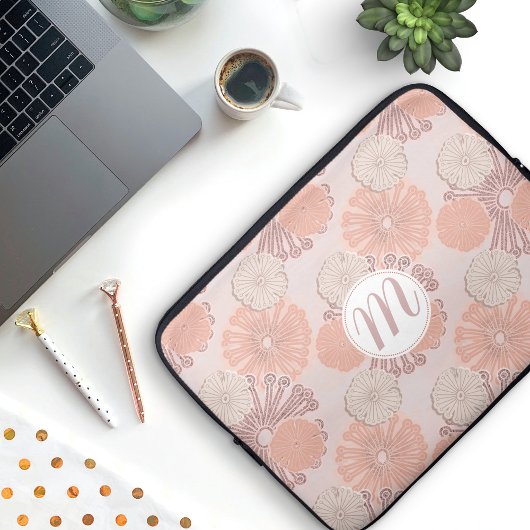Rose Gold Blume Muster und Monogramm Laptopschutzhülle