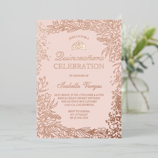 Rose Gold Blumenrot Rosa Tiara Chic Quinceanera Folieneinladung (Stehend vorne)