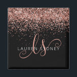 Rose Gold Blush Pink Glitzer Glam Monogram Name Magnet<br><div class="desc">Glam Rose Gold Glitzer Elegantes Monogram Magnet. Dieses schicke Design mit elegantem,  goldglänzenden Glitzer aus der Rose auf schwarzem Hintergrund ist einfach zu personalisieren. Das Design enthält Ihr handgeschriebenes Skriptmonogramm mit hübschen Wirbel und Ihrem Namen.</div>