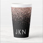 Rose Gold Blush Pink Glitzer Monogram Initialen Milchtasse<br><div class="desc">Schwarz und Rose Gold - Schwarz Rosa Imitate Sparkle Glitzer Script Monogram Name Latte Coffee Cup Tasse. Das macht den perfekten 16 Geburtstag,  Hochzeit,  Brautparty,  Jubiläum,  Babydusche oder Junggeselinnen-Abschied Geschenk für jemanden,  der Lieben glamourösen Luxus und schicke Stile.</div>