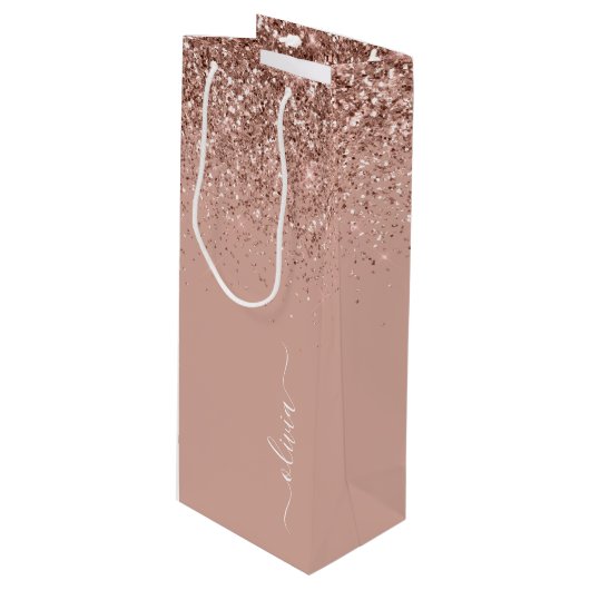 Rose Gold Blush Pink Glitzer Script Monogram Girl Geschenktüte Für Weinflaschen (Vorderseite Schrägansicht)