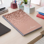 Rose Gold Blush Pink Glitzer Script Monogram Girl Notizblock<br><div class="desc">Rose Gold - Blush Pink Sparkle Glitzer Script Monogram Name Spiral Notebook Planner. Das macht den perfekten 16 Geburtstag,  Hochzeit,  Brautparty,  Jubiläum,  Babydusche oder Junggeselinnen-Abschied Geschenk für jemanden,  der Lieben glamourösen Luxus und schicke Stile.</div>