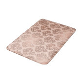 Rose Gold Blush Pink Modernes Glam Damask Badematte (Schrägansicht)