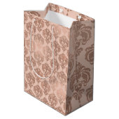 Rose Gold Blush Pink Modernes Glam Damask Mittlere Geschenktüte (Rückseite Schrägansicht)