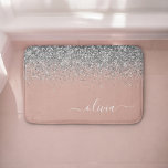 Rose Gold Blush Pink Silber Glitzer Monogramm Badematte<br><div class="desc">Rose Gold - Blush Pink und Silver Sparkle Glitter Script Monogram Name Bath Mats. Das macht den perfekten Abschluss,  Geburtstag,  Hochzeit,  Brautdusche,  Jubiläumsdusche,  Babydusche oder Bachelorette-Party-Geschenk für jemanden,  der Glamour-Luxus und schicke Stile liebt.</div>