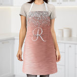 Rose Gold Brushed Metal Glitzer Monogram Name Schürze<br><div class="desc">Dieses schicke Design mit hübsch silber glänzenden Glitzer auf einer Rose mit goldgebürstetem metallischem Hintergrund ist einfach zu personalisieren.</div>
