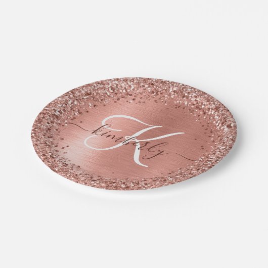 Rose Gold Brushed Metal Glitzer Monogramm Name Pap Pappteller (Schrägansicht)