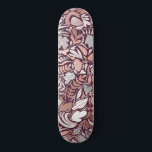 Rose Gold Burgund Floral Illustration Muster Skateboard<br><div class="desc">Dieses elegante und moderne Muster ist perfekt für die stilvolle und trendige Frau. Es verfügt über eine Imitat gedruckte Rose Goldfolie, weiß, grau und bordeauxrot handgezeichnet Blume und Blatt Illustrationsmuster. Es handelt sich um ein elegantes, hübsches, einzigartiges und luxuriöses Design. Ideal für die elegante und elegante Dame. Alle Blüten und...</div>