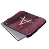 Rose Gold Burgundy String Lights Sparky Monogram Laptopschutzhülle (Vorne Knopf)