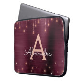 Rose Gold Burgundy String Lights Sparky Monogram Laptopschutzhülle (Vorderseite Links)