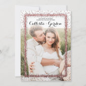 Rose Gold Confetti Border Foto Collage Wedding Einladung (Vorderseite)