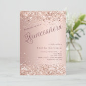 Rose Gold Drehbuch eleganter Luxus Quinceanera Einladung (Stehend Vorderseite)