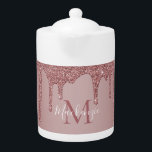 Rose Gold Dripping Glitzer Monogram<br><div class="desc">Girly Rose Gold Sparkle Glitzer Tropfen Monogram Teapot mit Mode Imitate rot Rosa/Rose Gold Glitzer Tropfen auf einem schicken Hintergrund mit Ihrem eigenen Monogramm und Namen. Ideal für alle, die den luxuriösen glamourösen Lebensstil Lieben. Perfekt für Ihre luxuriöse Ästhetik! Sie tauchen in Luxus ein - zeigen Sie es! Bitte kontaktieren...</div>