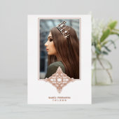 Rose Gold Encaje Español Real Metálico Mis Quince Folieneinladung (Stehend vorne)