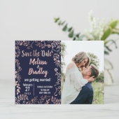Rose Gold Floral Navy Blue Brush Script Rett Date Einladung (Stehend Vorderseite)
