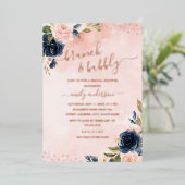 ROSE GOLD FOIL Blush Navy Blumenbrunch und Bubbly Folieneinladung (Stehend vorne)