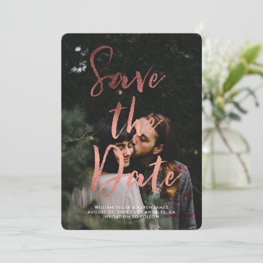 Rose Gold Foil Modernes Skriptüberlagern Save the  Date (Stehend Vorderseite)