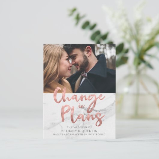 Rose Gold Foil Script Marble Wedding Postponement Postkarte (Stehend Vorderseite)