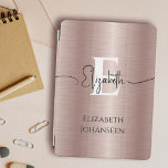 Rose Gold gebürstetes Metall, weiß, Monogramm Name iPad Mini Hülle<br><div class="desc">Fügen Sie Ihrem iPad Air eine Touch von Eleganz hinzu, mit unserer Rose Gold Brushed Metal White Monogram Name Glam iPad Air Cover! Dieses Cover ist mit einer luxuriösen, goldgebürsteten Metallstruktur aus Rose gefertigt und strahlt Eleganz und Stil aus. Personalisieren Sie es mit Ihrem Monogramm in fett weißem Text und...</div>