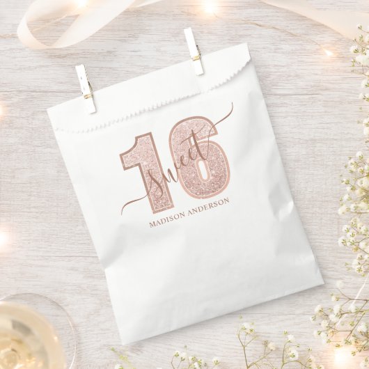 Rose Gold Glitter Schriftzug Sweet 16 Geburtstag Geschenktütchen (Ausgeschnitten)