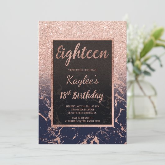 Rose Gold Glitzer 18. Geburstag Einladung (Stehend Vorderseite)