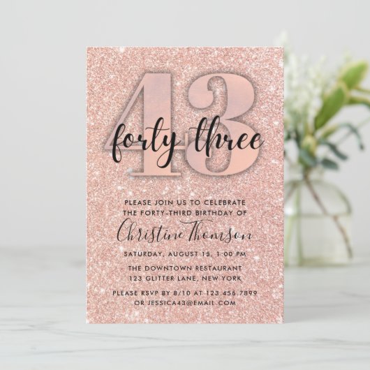Rose Gold Glitzer 43. Geburtstag Einladung (Stehend Vorderseite)