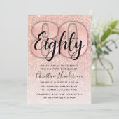 Rose Gold Glitzer 80. Geburtstag Einladung (Stehend Vorderseite)