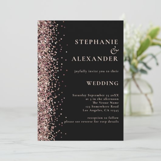Rose Gold Glitzer auf Black QR Code Hochzeit Einladung (Stehend Vorderseite)