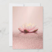 Rose Gold Glitzer Bokeh Lotus Glass Rente Einladung (Rückseite)
