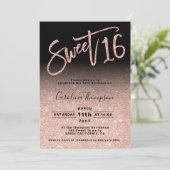 Rose Gold Glitzer Chic Drehbuch Schwarz Sweet 16 F Einladung (Stehend Vorderseite)