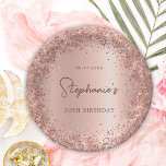 Rose Gold Glitzer Foil 30th Birthday Monogram Pappteller<br><div class="desc">Elegante moderne Sparkle Rose Gold Glitzer Personalisierte Monogramm Name 30. (oder JEDES Alter) Geburtstag Party Papier Teller. Diese weibliche DRITTIGE Geburtstagsfrau mit einem Monogram-Namen in einem stilvollen handgeschriebenen Kalligrafieschrift und Datum und Alter auf rot rosa oder Rose goldfarbenen Imitaten aus metallischer Folie mit lockerem Glitzer-Rahmen. Ideal für einen weiblichen Erwachsenen...</div>