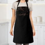 Rose Gold Glitzer Funkelnd Elegantes Glamour Scrip Schürze<br><div class="desc">Erstellen Sie Ihre eigene personalisierte Schürze für den Diamanten-Spitzel aus Schwarz und Rose mit Ihrem benutzerdefinierten,  modernen,  handgeschriebenen Skriptnamen.</div>