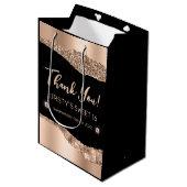 Rose Gold Glitzer Glam Edge & Diamonds Sweet 16 Mittlere Geschenktüte (Vorderseite Schrägansicht)